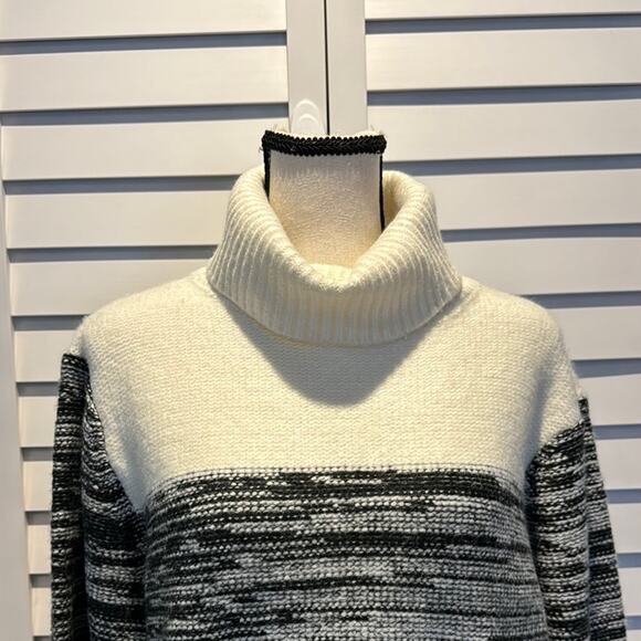 Fate NWT Cozy Black and White Turtleneck Sweater in an Acrylic/Nylon/Wool blend. - Picture 2 of 10